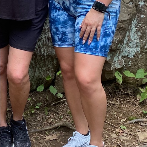 American Eagle Blue Tye Dye shorts with side pockets - Picture 3 of 3